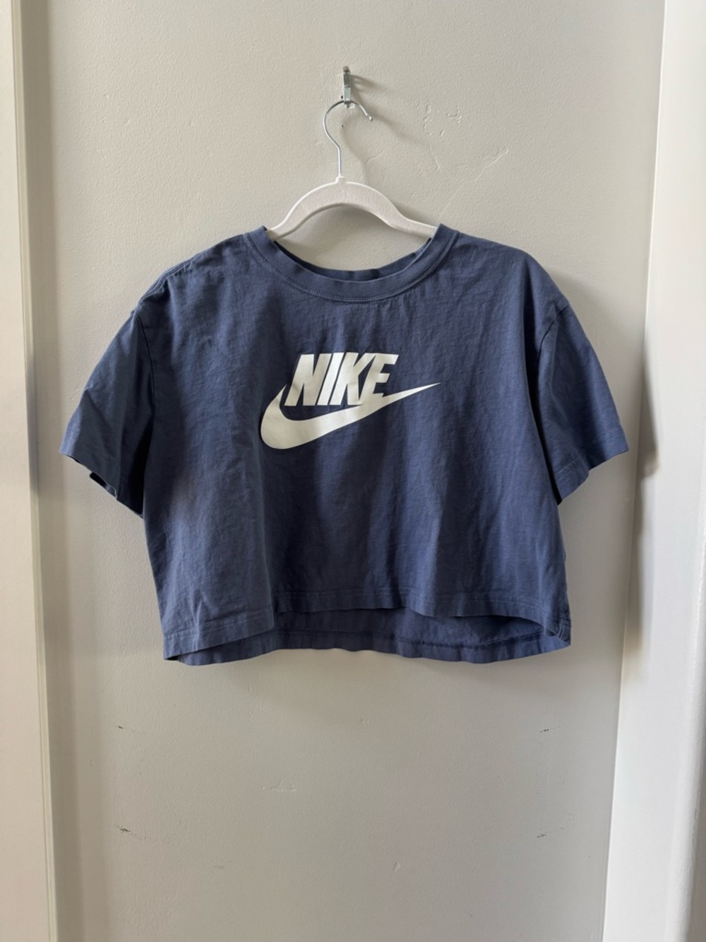 Nike Women's Navy Cropped Logo Essential Tee, Size L Like New